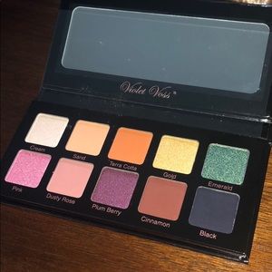 Violet Voss Essentials Palette